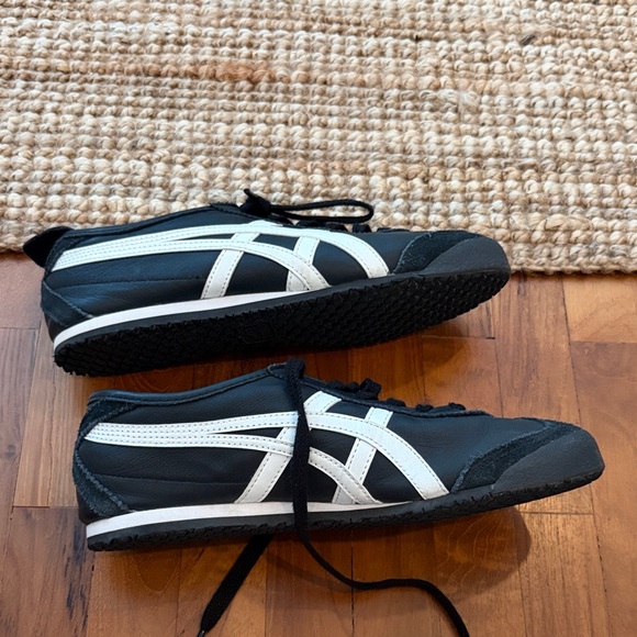 Onitsuka Tiger by Asics Kids Black and White Sneakers - Picture 4 of 4